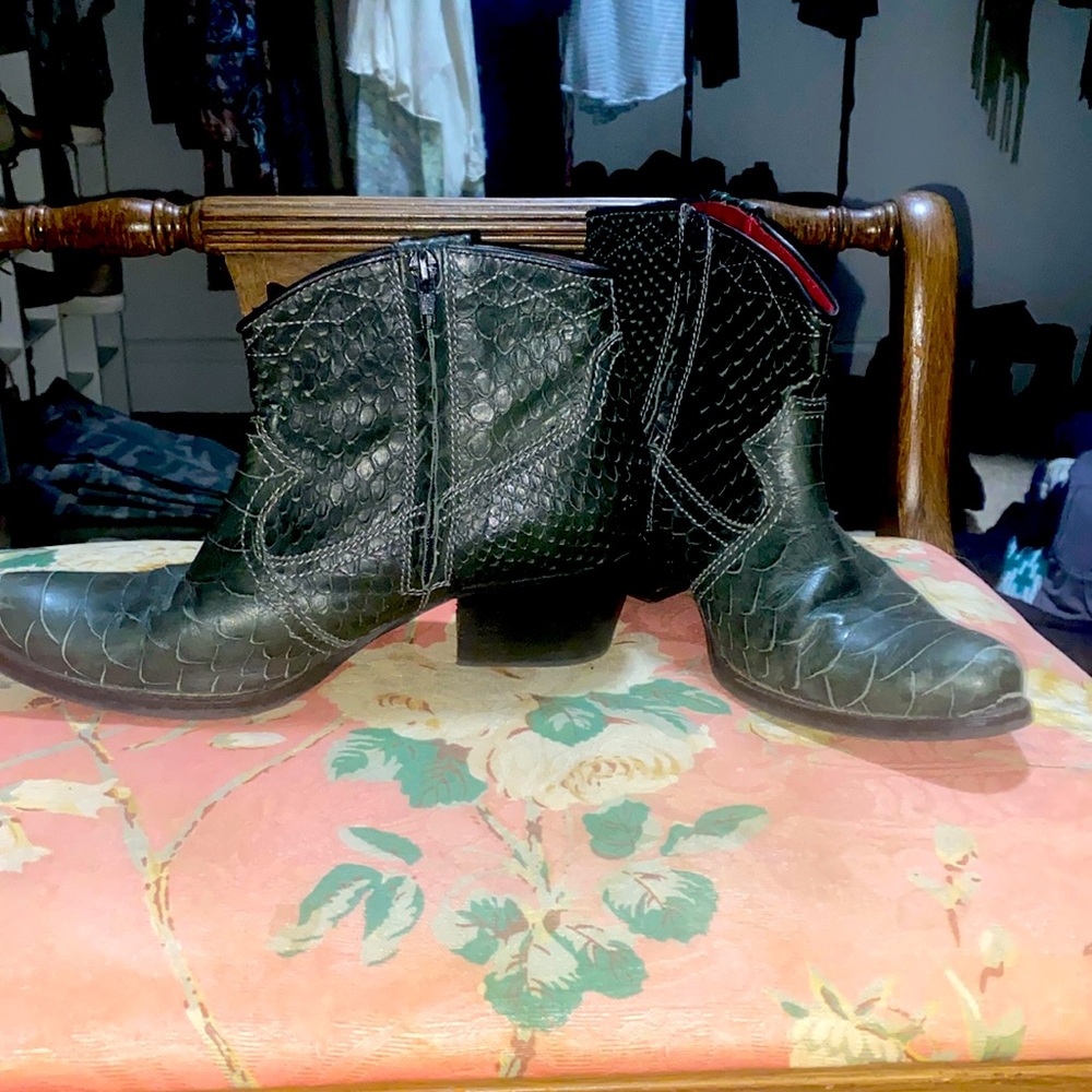 Vero Cucio hand crafted short cowboy boots